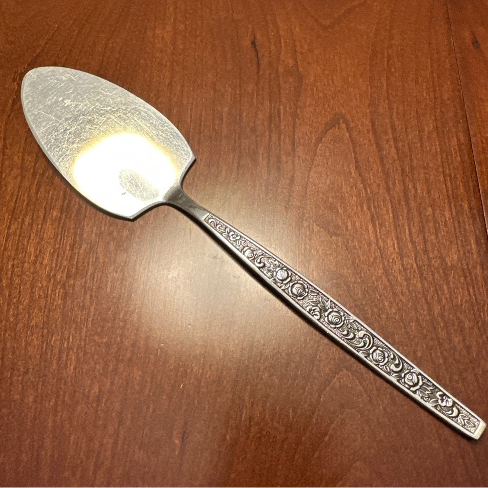 Oneida Stainless Steel Granada Rose Floral-Pattern Cake Server